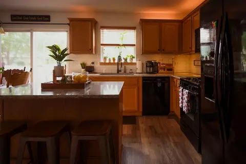 Kitchen - 712 Lighthouse Dr, Ottawa, IL 61350 photo 1 of 2