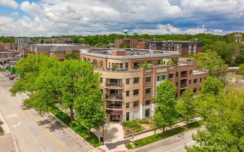 586 Crescent Blvd #201, Glen Ellyn, IL 60137