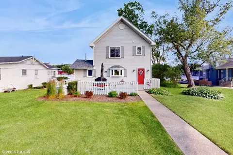 1705 Sunnyside Beach Dr, Johnsburg, IL 60051
