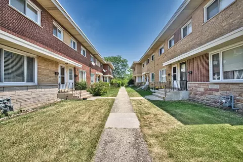 9457 Niles Center Rd #D, Skokie, IL 60076