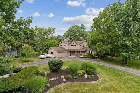 160 Cornwall Dr, Crete, IL 60417