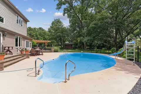 160 Cornwall Dr, Crete, IL 60417 photo 2
