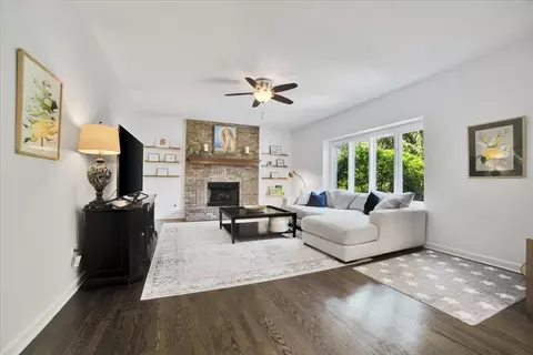 Living - 25613 Meadowland Cir, Plainfield, IL 60585 photo 2 of 3