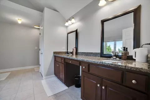 Bath - 25613 Meadowland Cir, Plainfield, IL 60585 photo 4 of 5