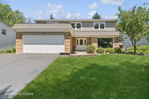 705 Bakewell Ln, Naperville, IL 60565