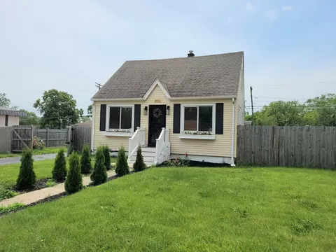 2013 20th St, North Chicago, IL 60064