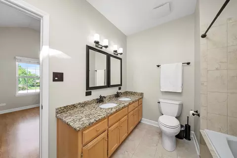 Bath - 1506 Pheasant Landing Dr, Plainfield, IL 60586 photo 2 of 4