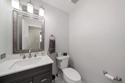Bath - 1506 Pheasant Landing Dr, Plainfield, IL 60586 photo 1 of 4