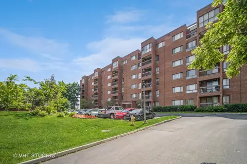 600 Naples Ct #601, Glenview, IL 60025