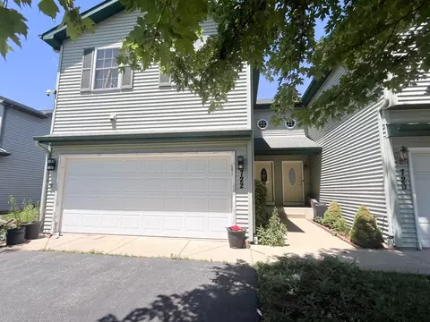 722 Carlisle Dr, Woodstock, IL 60098