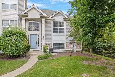 834 Summit Creek Dr, Shorewood, IL 60404