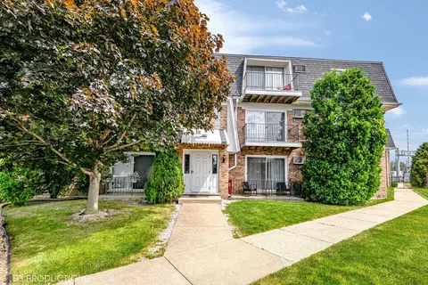 10330 Ridgeland Ave #208, Chicago Ridge, IL 60415