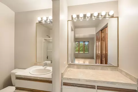 Bath - 16035 S Renwick Park Dr, Plainfield, IL 60586 photo 3 of 6