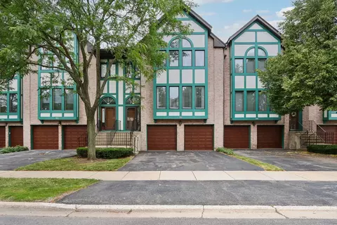 907 W Essex Pl #907, Arlington Heights, IL 60004