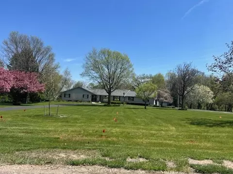 4302 Hillcrest Ln, Sterling, IL 61081