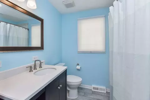 680 Konen Ave, Aurora, IL 60505 photo 12