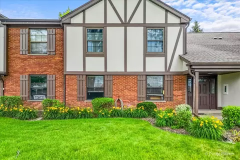 323 Woodbury Ct #D2, Schaumburg, IL 60193