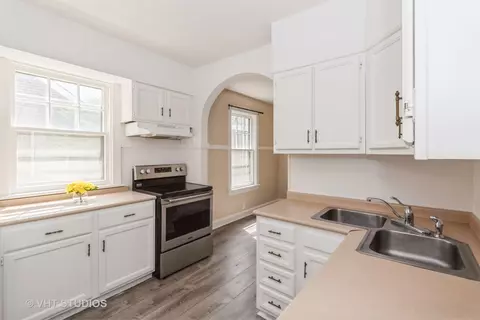 Kitchen - 3244 Harrison St, Evanston, IL 60201 photo 2 of 3