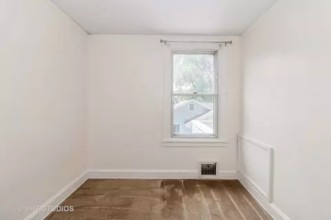 Bedroom - 3244 Harrison St, Evanston, IL 60201 photo 3 of 7