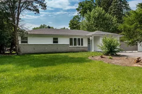 8202 Bobolink Dr, Machesney Park, IL 61115