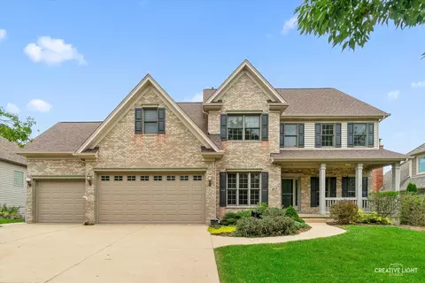 917 Spruce St, Sugar Grove, IL 60554