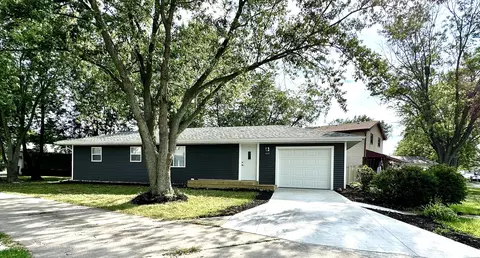 1372 Dove Ct, Bradley, IL 60915