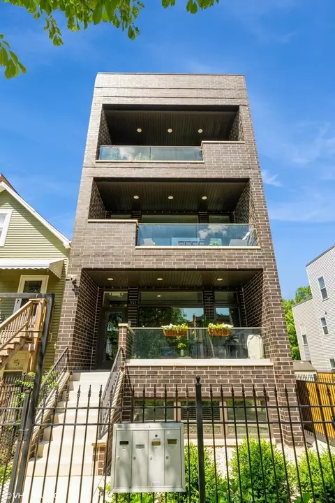 1818 N Sawyer Ave #1E, Chicago, IL 60647