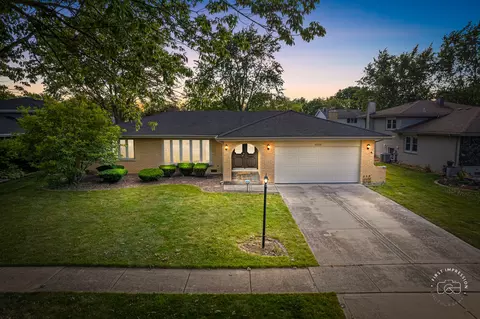 8558 Harvest Ln, Darien, IL 60561