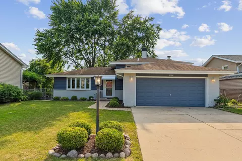 15104 Crescent Green Dr, Oak Forest, IL 60452