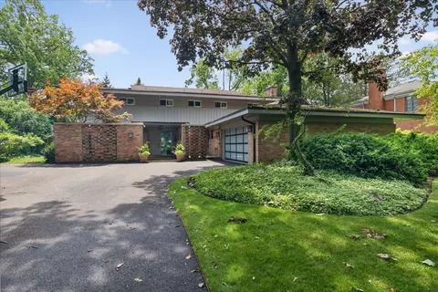 940 Brittany Rd, Highland Park, IL 60035