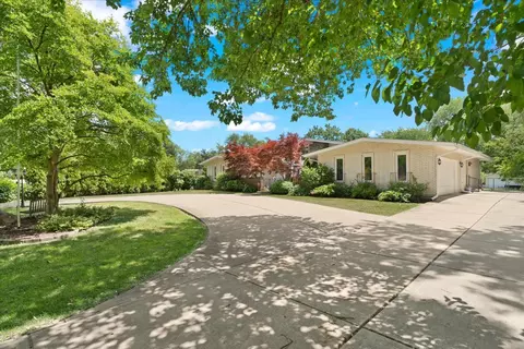 20 W317 99th St, Lemont, IL 60439