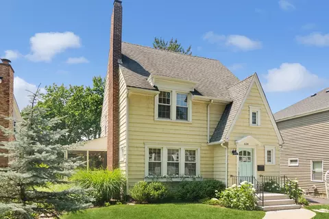 614 Division St, Barrington, IL 60010