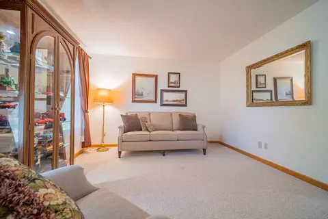 9375 Hillcrest Ln, Bloomington, IL 61705 photo 8