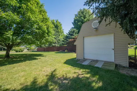 9375 Hillcrest Ln, Bloomington, IL 61705 photo 30