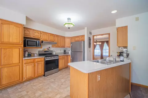 9375 Hillcrest Ln, Bloomington, IL 61705 photo 4