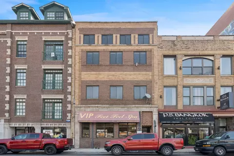 3347 N Clark St #2W, Chicago, IL 60657
