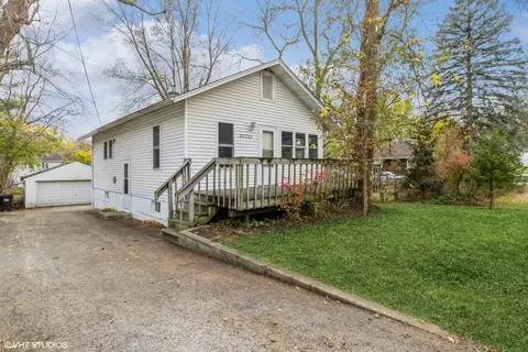 28223 N Garland Rd, Wauconda, IL 60084