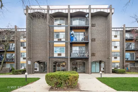 6800 N California Ave #4R, Chicago, IL 60645