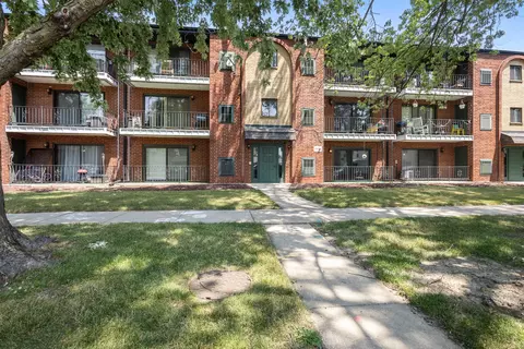 7006 98th St #3B, Chicago Ridge, IL 60415
