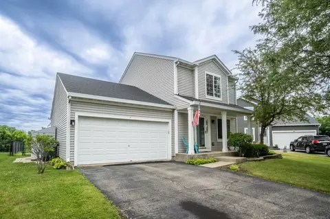 7 Sara Ct, South Elgin, IL 60177