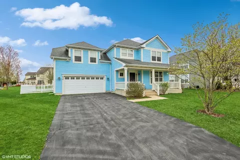 626 Sennett St, Batavia, IL 60510
