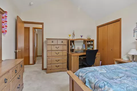 Bedroom - 2202 O Donnell Dr, Champaign, IL 61821 photo 6 of 10