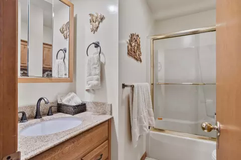 Bath - 2202 O Donnell Dr, Champaign, IL 61821 photo 1 of 5