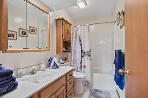 Bath - 2202 O Donnell Dr, Champaign, IL 61821 photo 3 of 5
