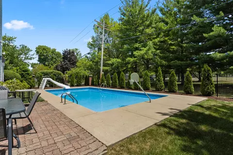 Exterior - 2202 O Donnell Dr, Champaign, IL 61821 photo 10 of 11