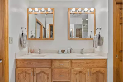 Bath - 2202 O Donnell Dr, Champaign, IL 61821 photo 4 of 5
