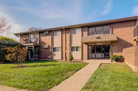4528 Beau Monde Dr #204, Lisle, IL 60532