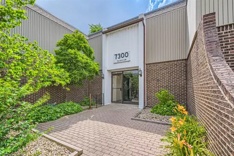 7300 Fairview Ave #106, Downers Grove, IL 60516
