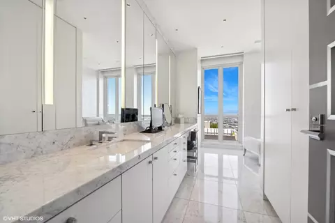 11 E Walton St #5002, Chicago, IL 60611 photo 32