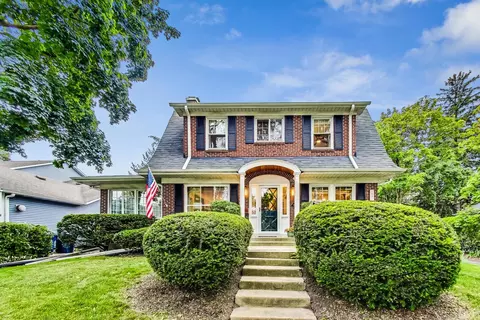 1051 Greenwood Ave, Deerfield, IL 60015